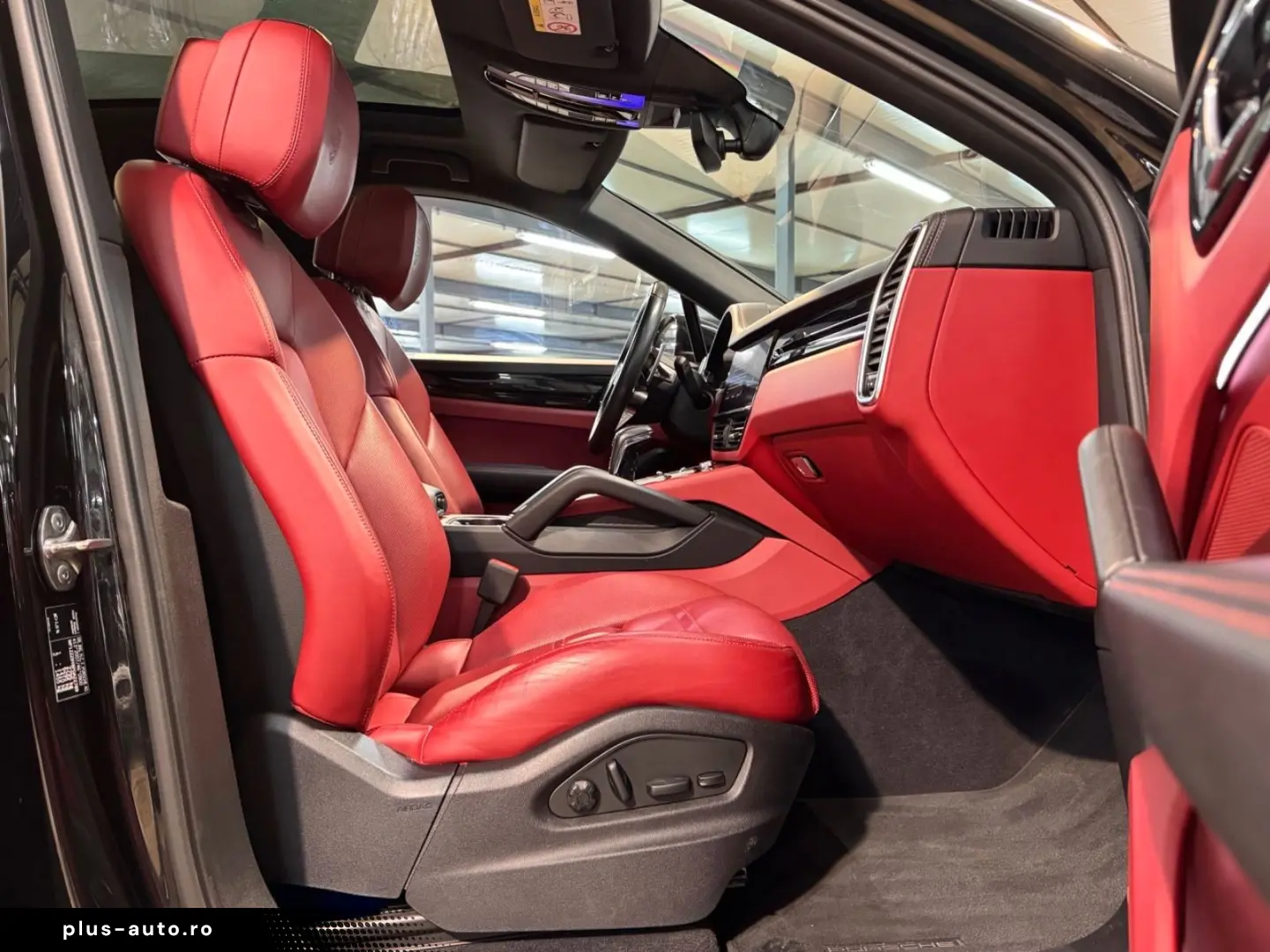 PORSCHE Cayenne Coupe Platinum DIST AIR PANO CHRONO 360