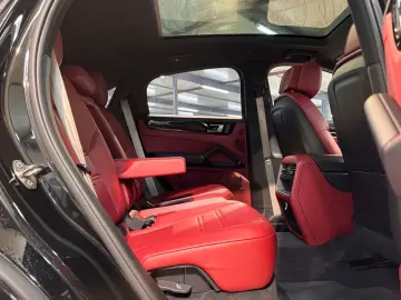 PORSCHE Cayenne Coupe Platinum DIST AIR PANO CHRONO 360