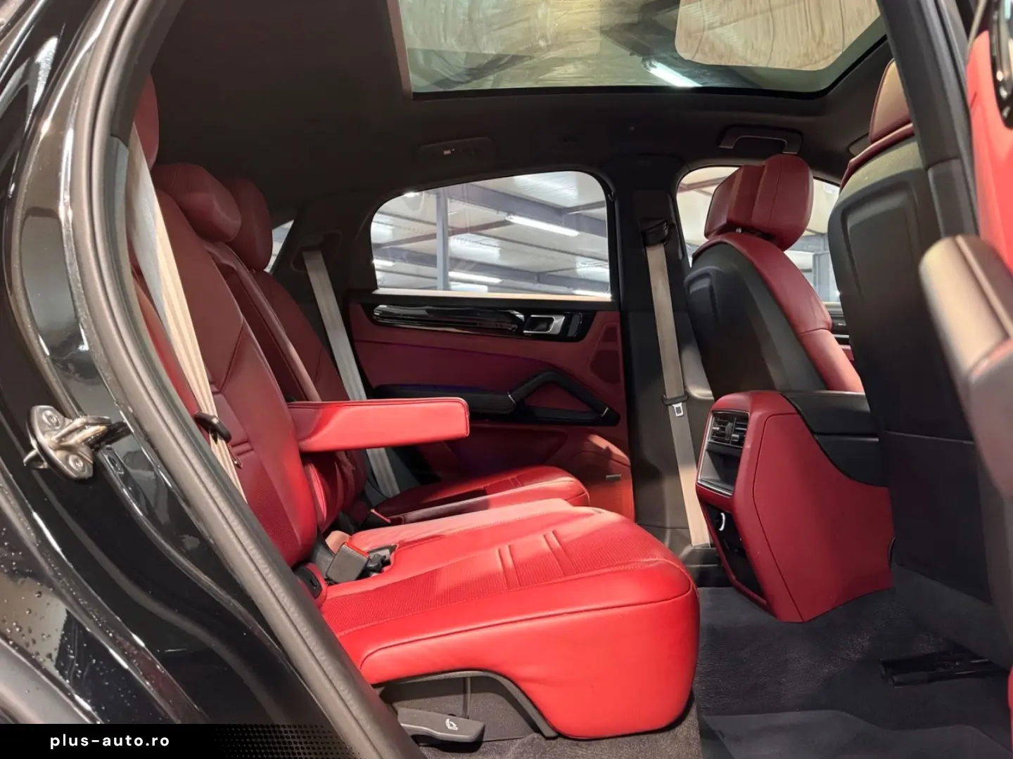 PORSCHE Cayenne Coupe Platinum DIST AIR PANO CHRONO 360