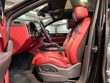 PORSCHE Cayenne Coupe Platinum DIST AIR PANO CHRONO 360
