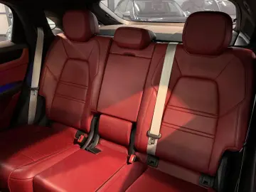 PORSCHE Cayenne Coupe Platinum DIST AIR PANO CHRONO 360