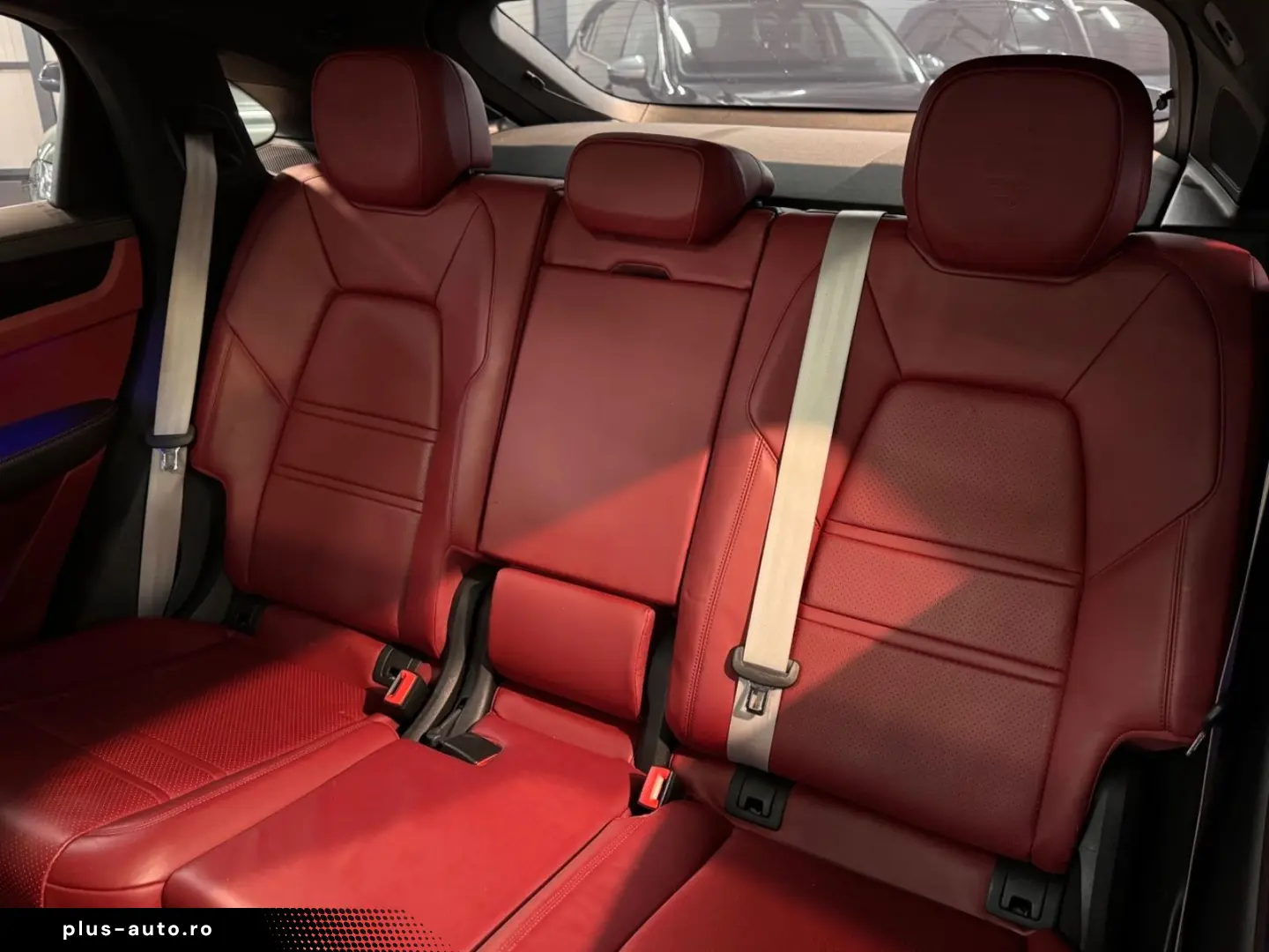 PORSCHE Cayenne Coupe Platinum DIST AIR PANO CHRONO 360