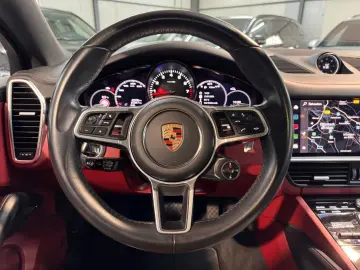 PORSCHE Cayenne Coupe Platinum DIST AIR PANO CHRONO 360