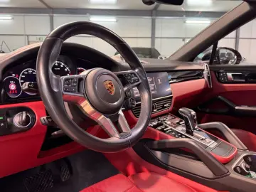 PORSCHE Cayenne Coupe Platinum DIST AIR PANO CHRONO 360