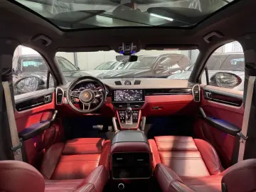 PORSCHE Cayenne Coupe Platinum DIST AIR PANO CHRONO 360