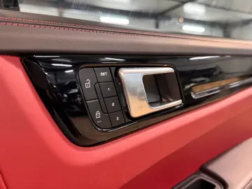 PORSCHE Cayenne Coupe Platinum DIST AIR PANO CHRONO 360