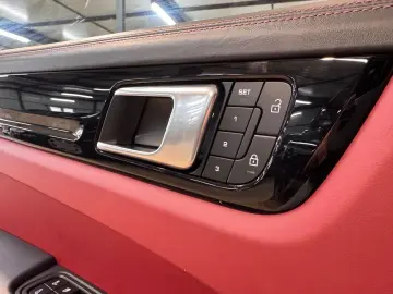 PORSCHE Cayenne Coupe Platinum DIST AIR PANO CHRONO 360