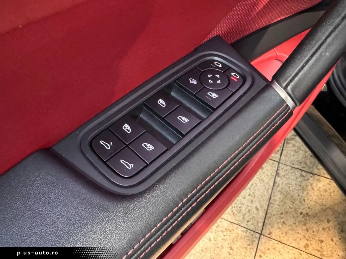 PORSCHE Cayenne Coupe Platinum DIST AIR PANO CHRONO 360