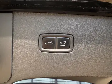 PORSCHE Cayenne Coupe Platinum DIST AIR PANO CHRONO 360