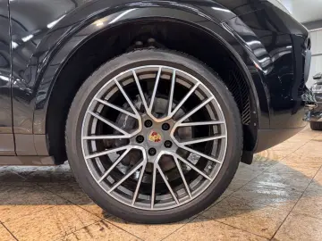 PORSCHE Cayenne Coupe Platinum DIST AIR PANO CHRONO 360