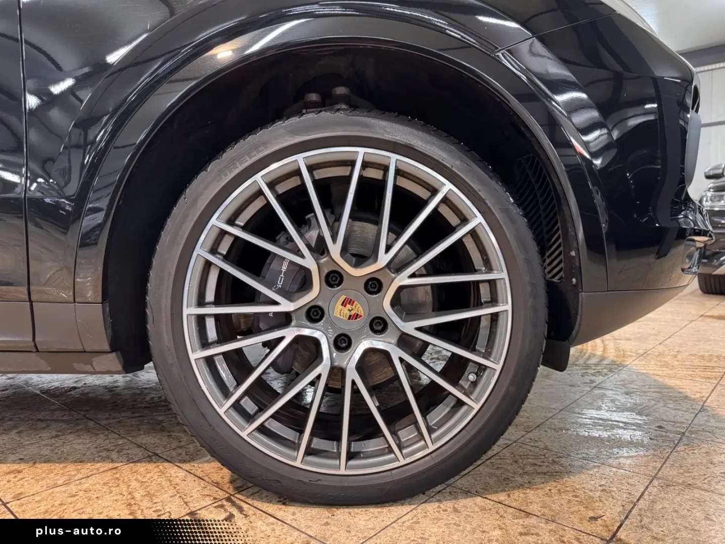 PORSCHE Cayenne Coupe Platinum DIST AIR PANO CHRONO 360