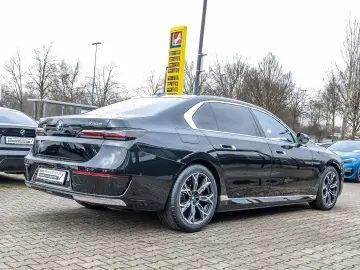BMW 750e xDrive Pano DAP PAP Massage Iconic Glow Exe
