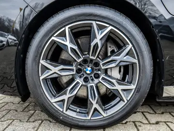 BMW 750e xDrive Pano DAP PAP Massage Iconic Glow Exe