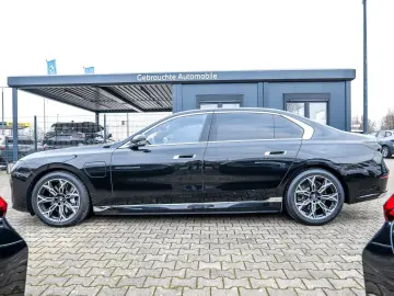 BMW 750e xDrive Pano DAP PAP Massage Iconic Glow Exe
