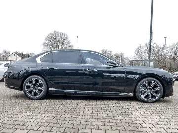 BMW 750e xDrive Pano DAP PAP Massage Iconic Glow Exe