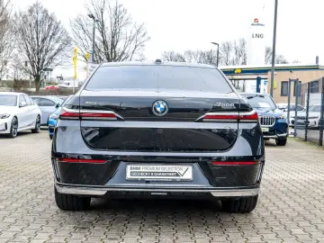 BMW 750e xDrive Pano DAP PAP Massage Iconic Glow Exe