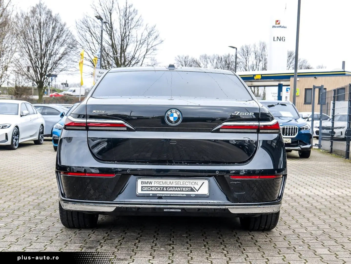 BMW 750e xDrive Pano DAP PAP Massage Iconic Glow Exe