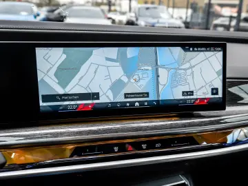 BMW 750e xDrive Pano DAP PAP Massage Iconic Glow Exe