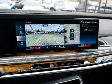 BMW 750e xDrive Pano DAP PAP Massage Iconic Glow Exe