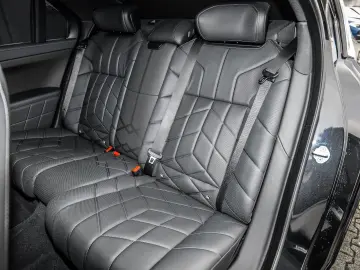 BMW 750e xDrive Pano DAP PAP Massage Iconic Glow Exe