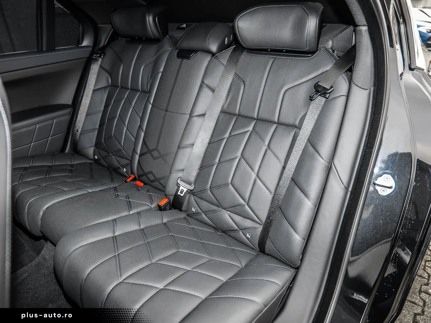 BMW 750e xDrive Pano DAP PAP Massage Iconic Glow Exe