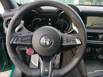 ALFA ROMEO Stelvio 2.9 V6 Bi-Turbo QUADRIFOGLIO ACC LED SHZ