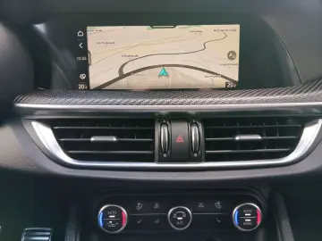 ALFA ROMEO Stelvio 2.9 V6 Bi-Turbo QUADRIFOGLIO ACC LED SHZ