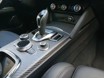 ALFA ROMEO Stelvio 2.9 V6 Bi-Turbo QUADRIFOGLIO ACC LED SHZ