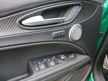 ALFA ROMEO Stelvio 2.9 V6 Bi-Turbo QUADRIFOGLIO ACC LED SHZ