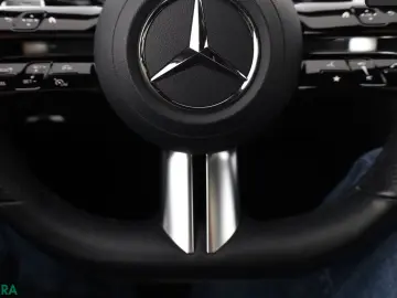 Mercedes-Benz C 200 d AMG NIGHT HEADUP