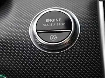 Mercedes-Benz C 200 d AMG NIGHT HEADUP