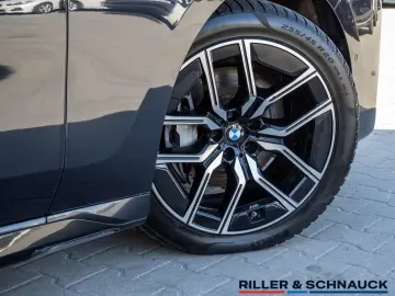 BMW 740d xDrive M-Sport STANDHZG PANO-SKY B&W