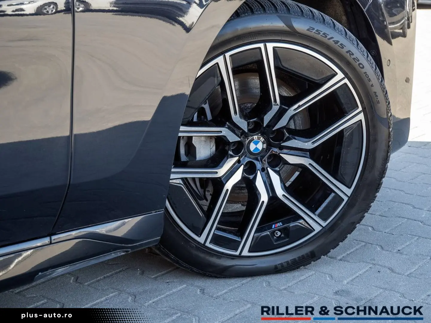 BMW 740d xDrive M-Sport STANDHZG PANO-SKY B&W