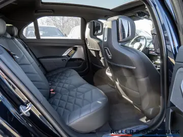 BMW 740d xDrive M-Sport STANDHZG PANO-SKY B&W