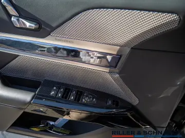 BMW 740d xDrive M-Sport STANDHZG PANO-SKY B&W