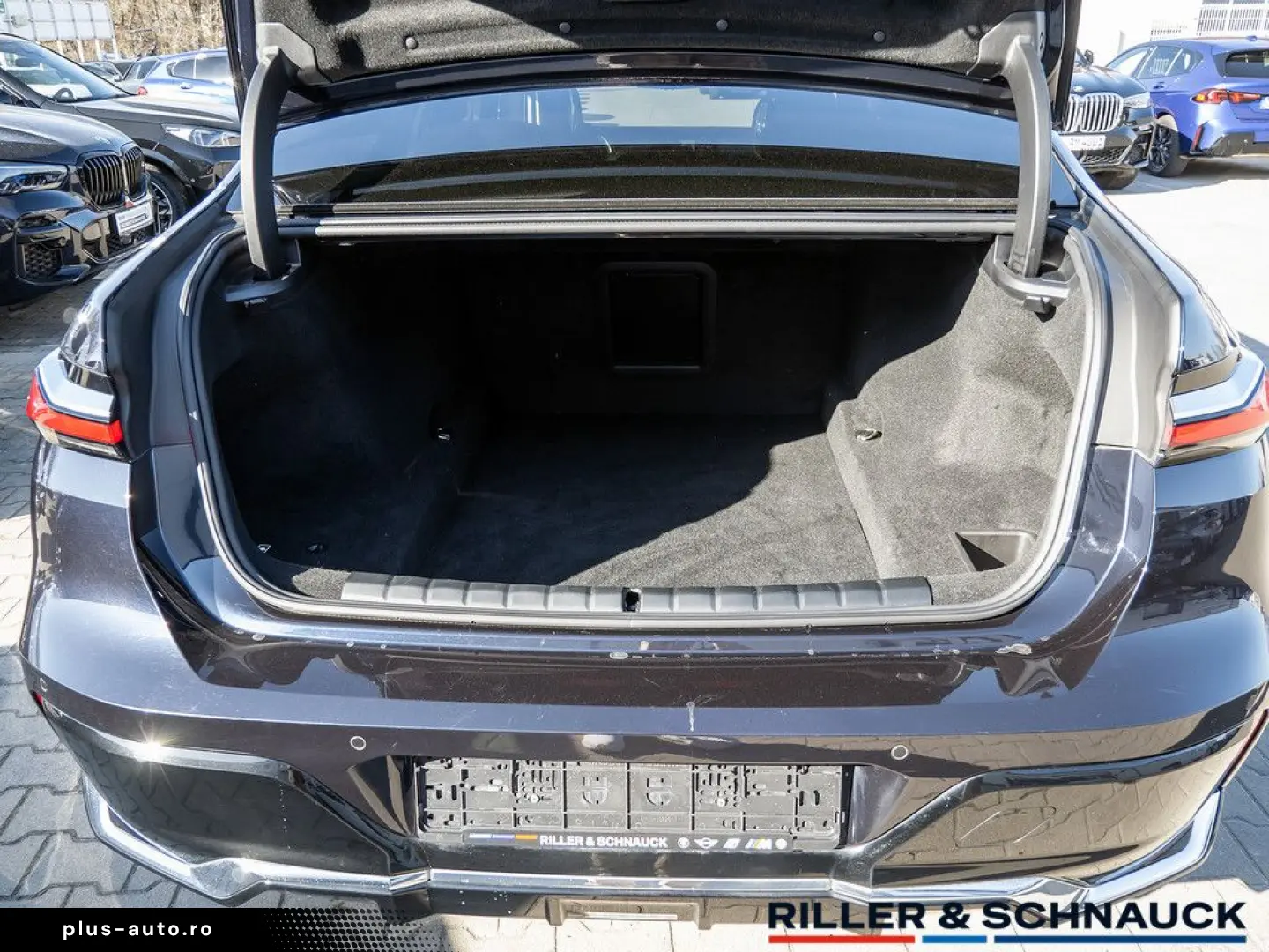 BMW 740d xDrive M-Sport STANDHZG PANO-SKY B&W