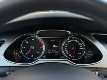 Audi A4 2.0 TDI Attraction