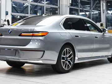 BMW 740d xDrive Pure Excellence Mild Hybrid Sportaut