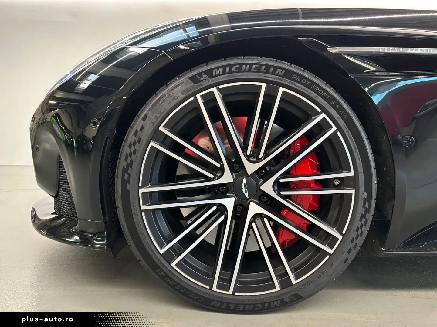 ASTON MARTIN DB12   Inspire Sport  Dark Chrome