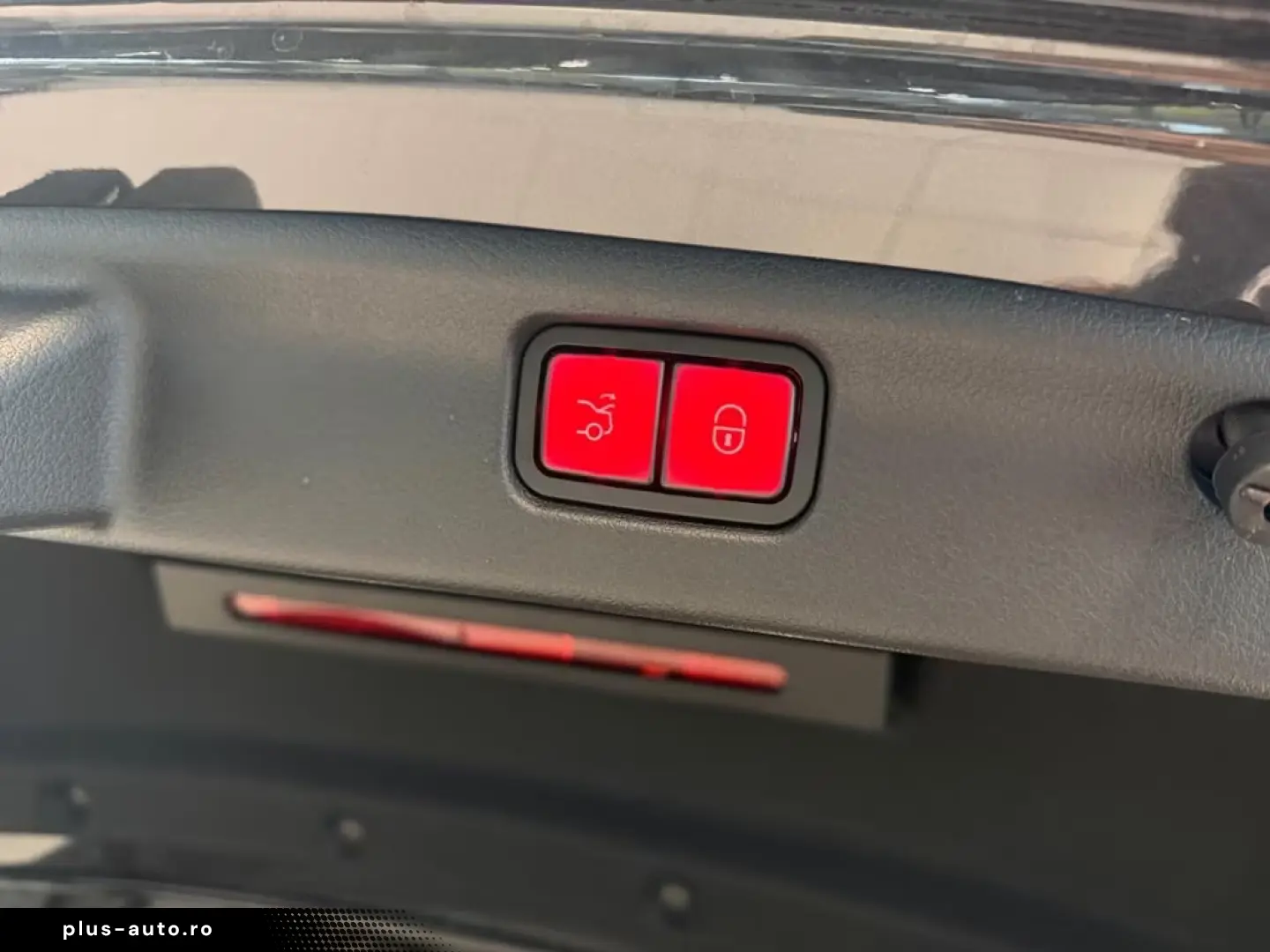 Mercedes-Benz C 300 e AMG  Night  SHD  DISTR 360