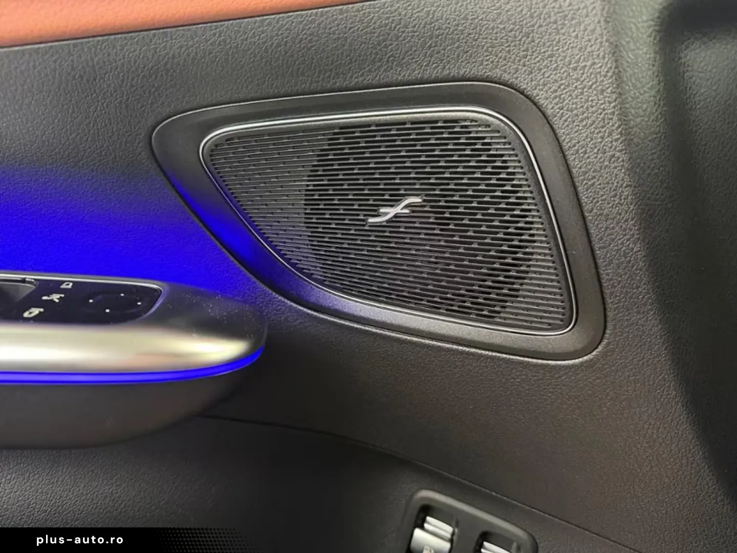 Mercedes-Benz C 300 e AMG  Night  SHD  DISTR 360