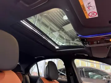 Mercedes-Benz C 300 e AMG  Night  SHD  DISTR 360