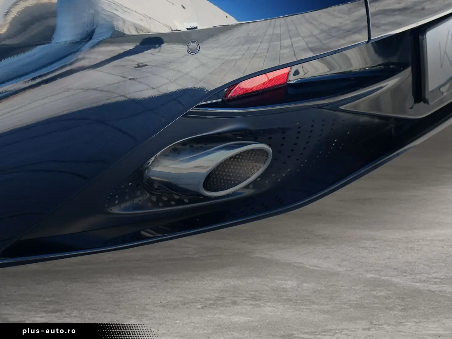 ASTON MARTIN DB12 Ultramarine Black   Oxford Tan