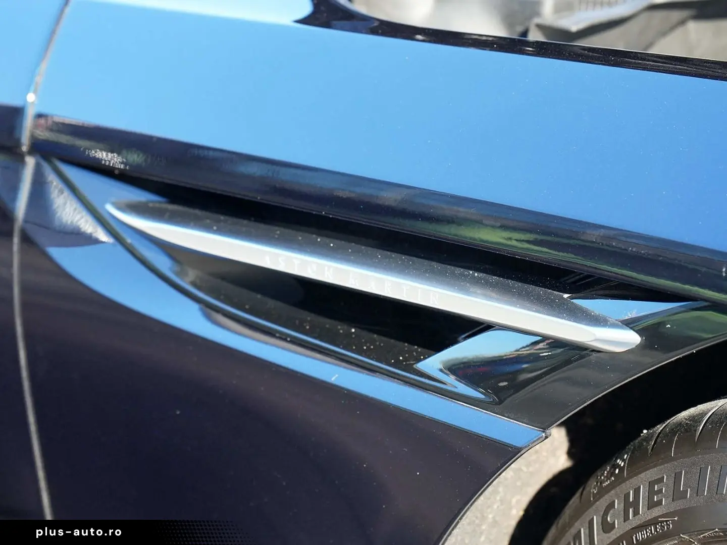 ASTON MARTIN DB12 Ultramarine Black   Oxford Tan