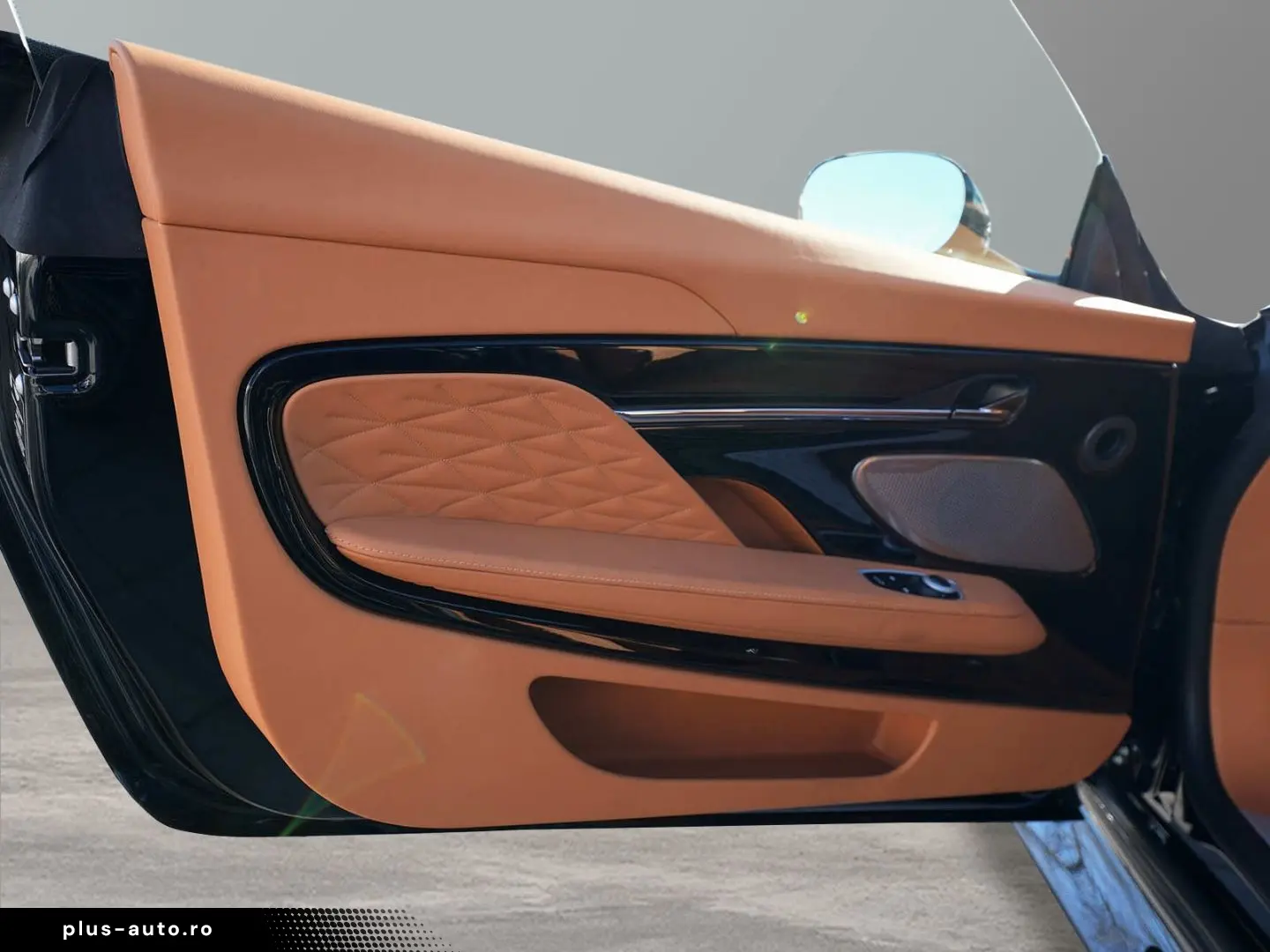 ASTON MARTIN DB12 Ultramarine Black   Oxford Tan