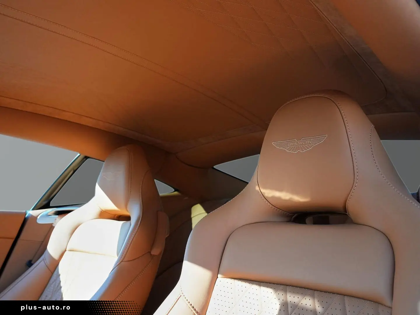 ASTON MARTIN DB12 Ultramarine Black   Oxford Tan