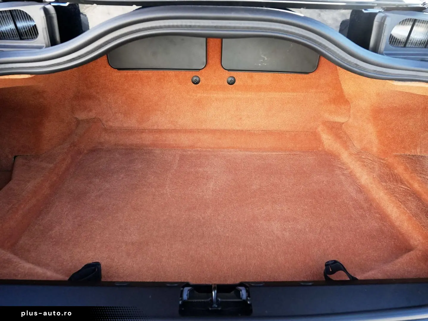 ASTON MARTIN DB12 Ultramarine Black   Oxford Tan