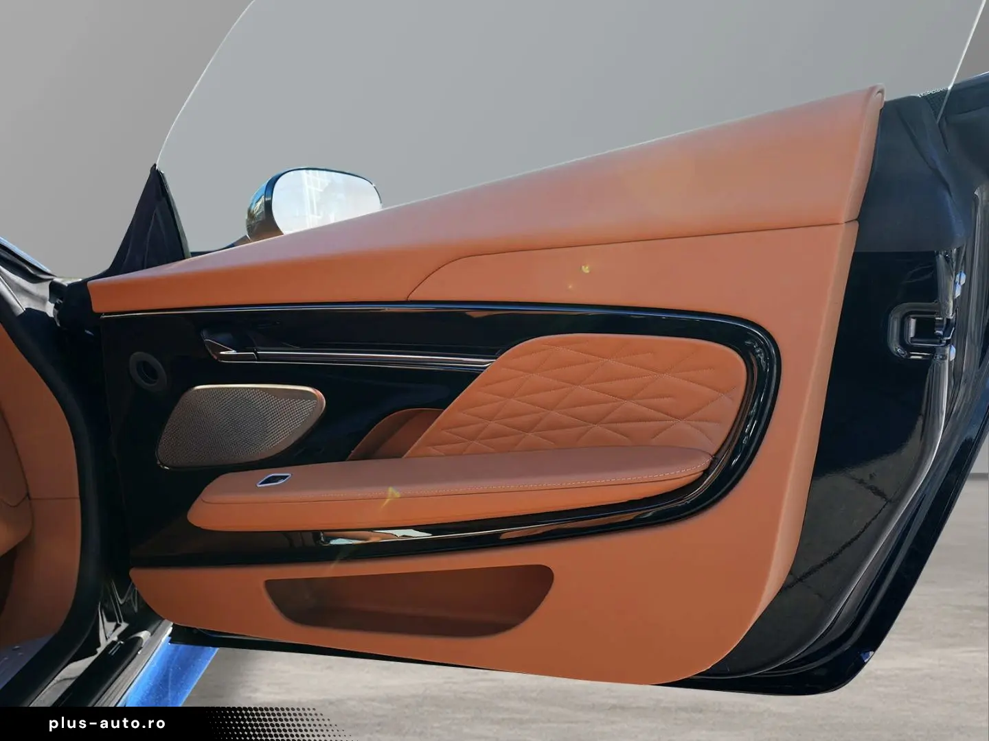 ASTON MARTIN DB12 Ultramarine Black   Oxford Tan