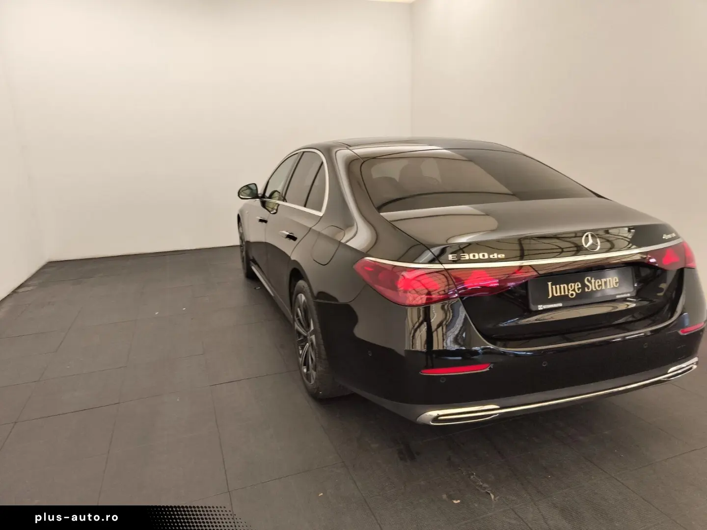 MERCEDES-BENZ E 300 de 4M Avantgarde Advanced Pano