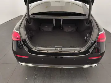 MERCEDES-BENZ E 300 de 4M Avantgarde Advanced Pano